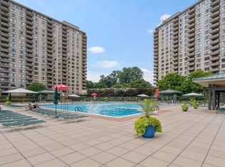 5225 Pooks Hill Rd APT 303S, Bethesda, MD 20814