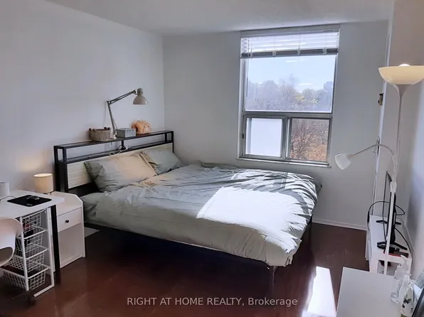 20 Edgecliff Golfway #1008, Toronto, ON M3C 3A4