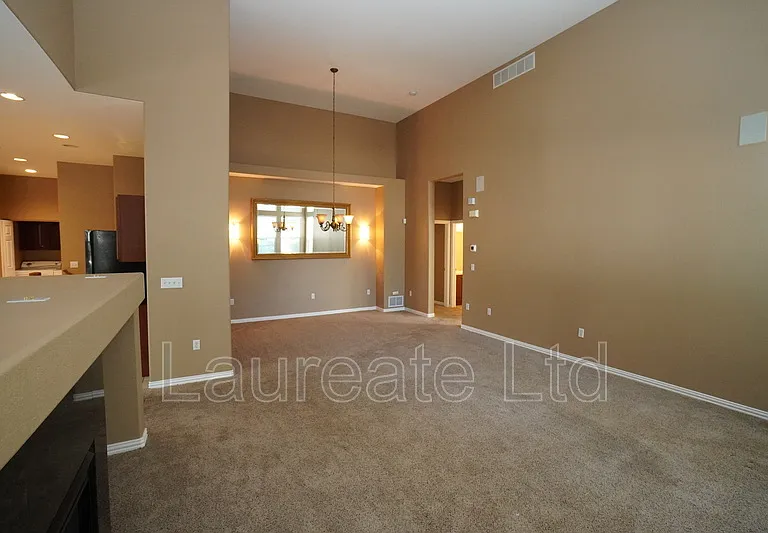 632 S Yarrow St — Photo 2
