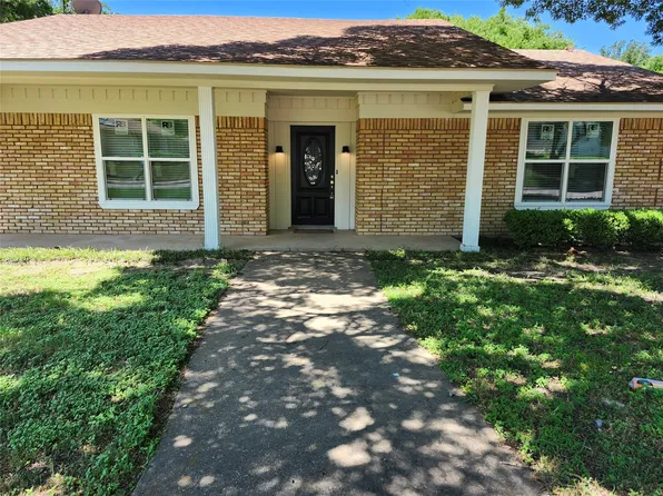 1217 Greenbriar Dr, Desoto, TX 75115