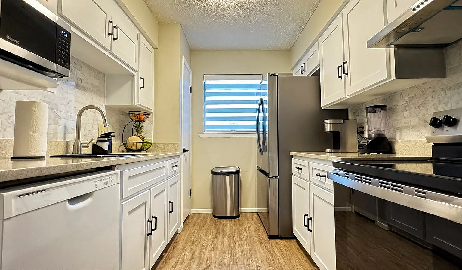 3 bed, 1255 sqft, $3,500 — Photo 4