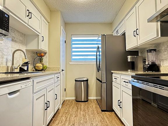 4th image of 1666 Covey Ln