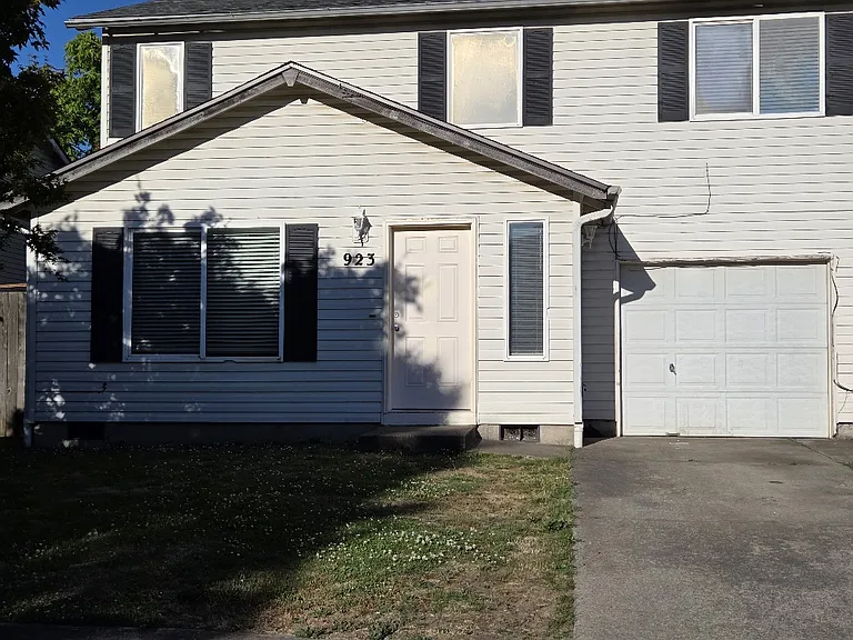 923 Charter Pl NE #923 — Photo 1