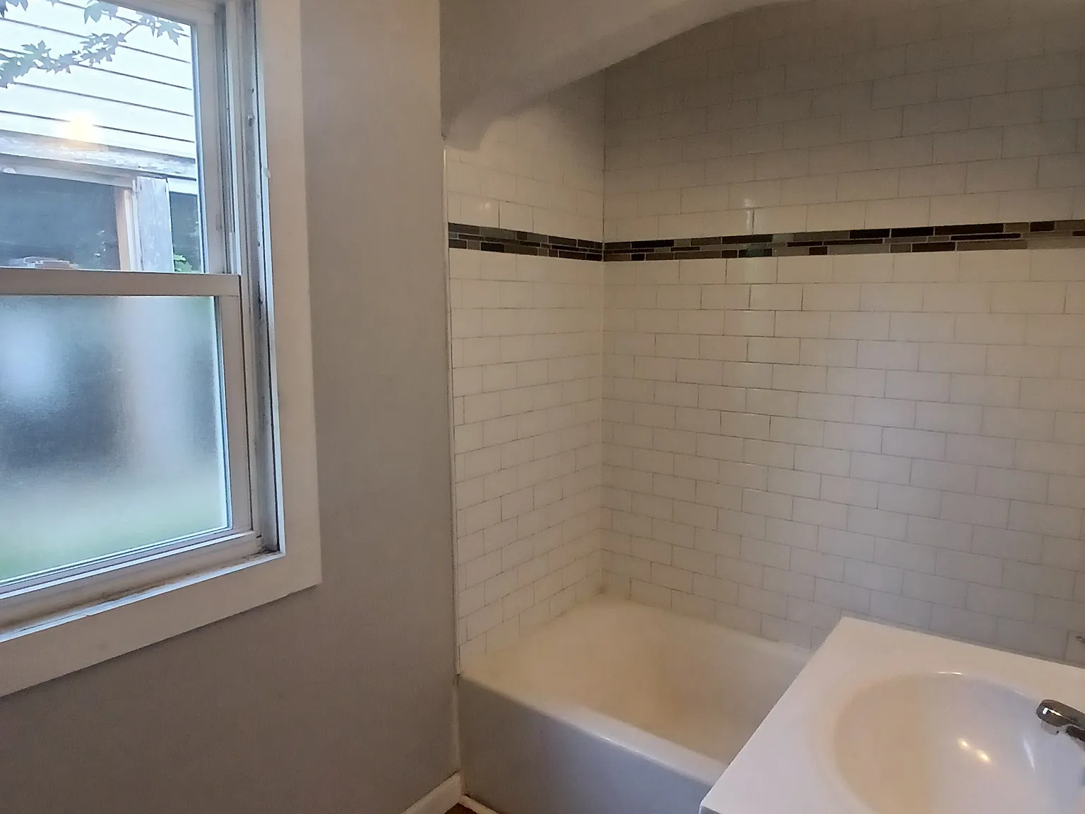3 bed, 1250 sqft, $600 — Photo 4