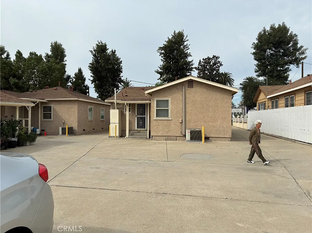 3 bed, 1200 sqft, $2,500 — Photo 4