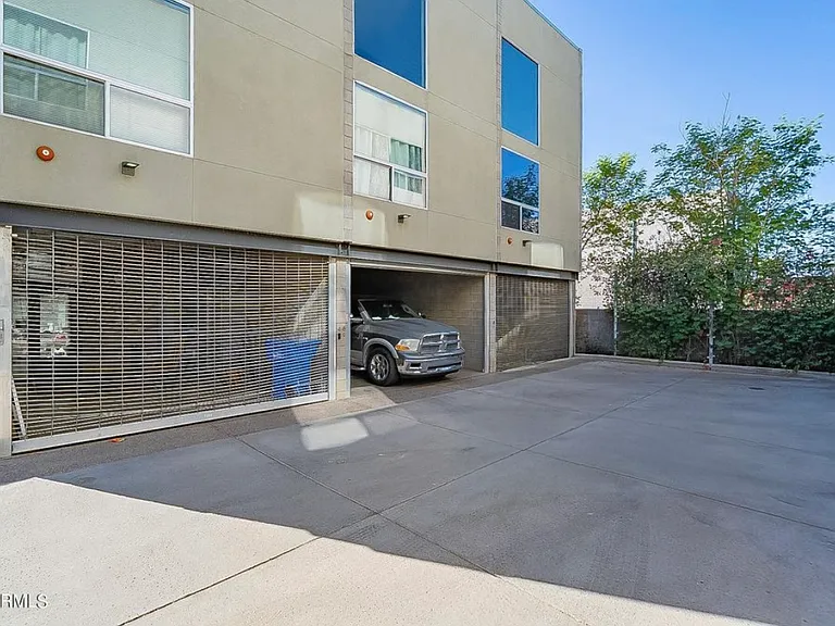 537 E Willetta St #6 — Photo 11