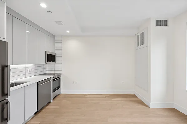 Rented by Compass | media 9