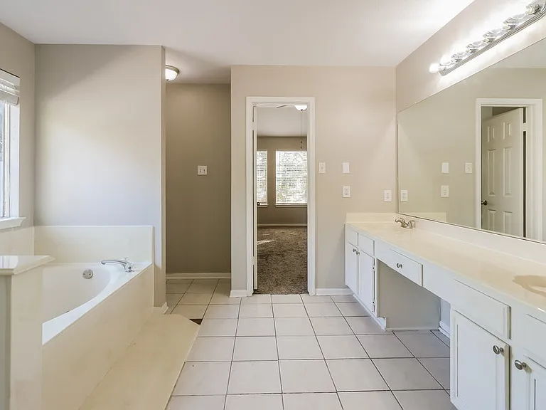 8206 Holmwood Dr — Photo 13