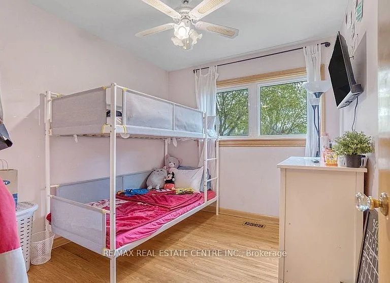 314 Strathcona Dr — Photo 18