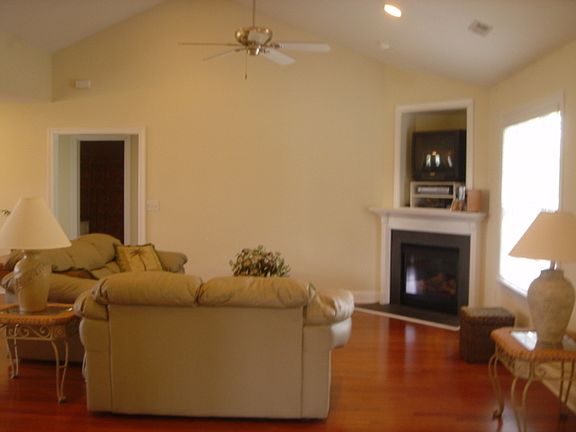 3rd image of 211 Harvester Ct