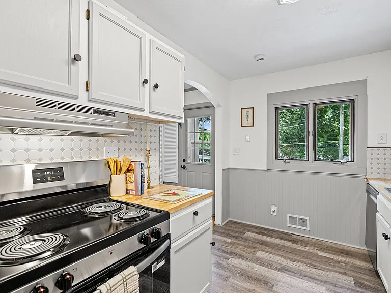 7809 Rosewood Dr — Photo 11