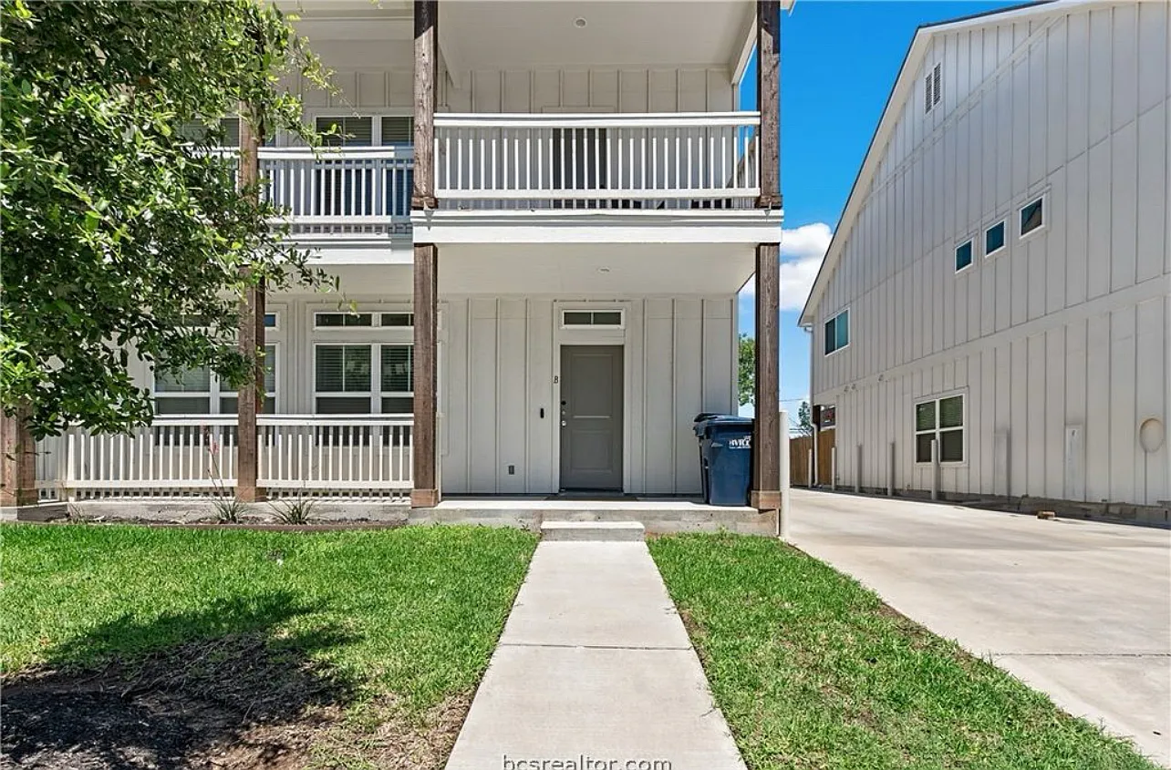 4 bed, 4.5 bath, 1650 sqft, $3,300 — Photo 2
