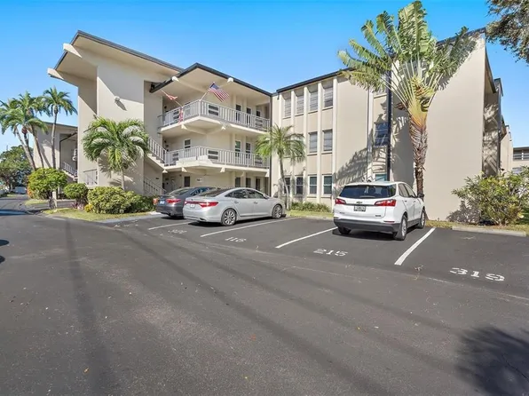 9940 47th Ave N APT 210, Saint Petersburg, FL 33708
