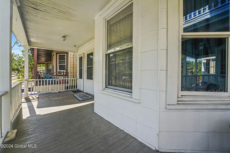 5th image of 88 Woodlawn Avenue