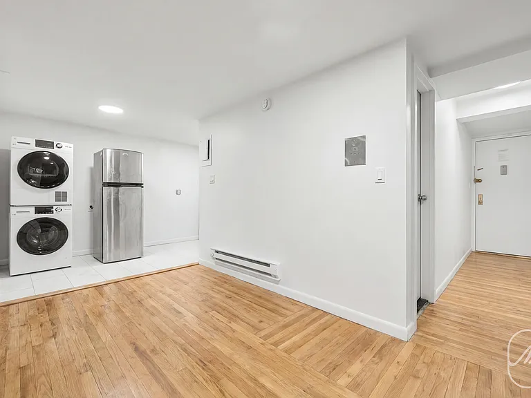 313 W 29th St #B — Photo 7