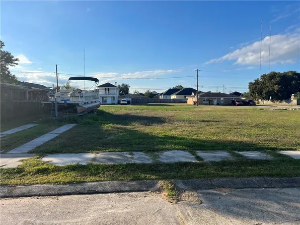 3512 Gallo Dr, Chalmette, LA 70043