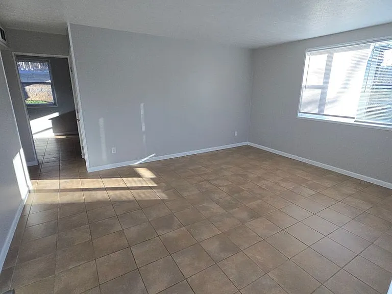 104 Skyline Dr — Photo 3