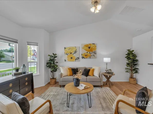 77 N Jefferson St, Nampa, ID 83651