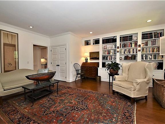 4th image of 27131 Edgecliff Dr