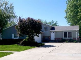 6565 Meadowcroft Ln, Maumee, OH 43537