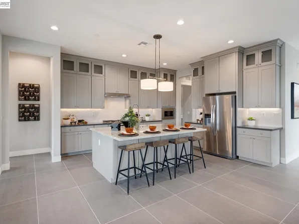 1288 Parkcrest Cir, Manteca, CA 95336