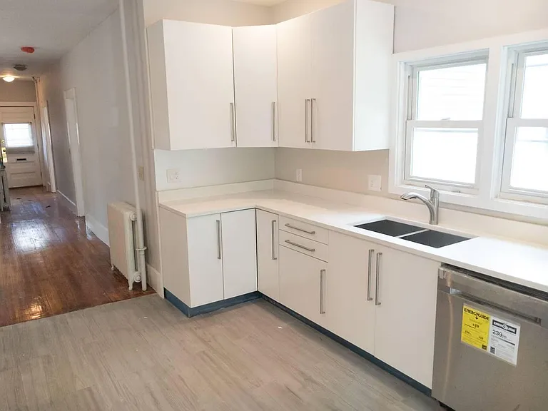 24 Alpine St — Photo 3