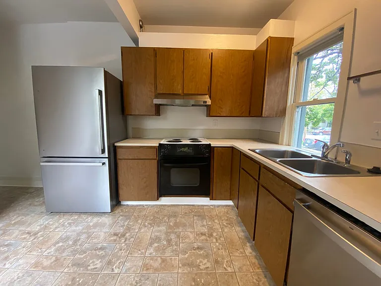 121 NW 8th St — Photo 8