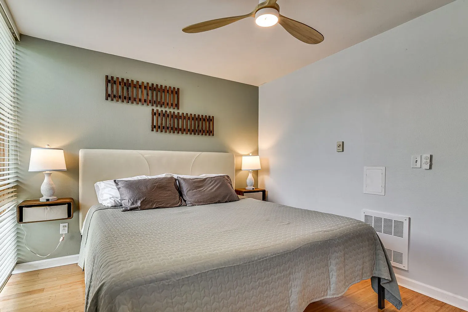 3 bed, 2.0 bath, 1194 sqft, $3,496 — Photo 4