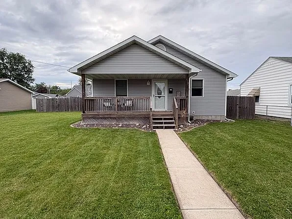 915 W Rich St, Taylorville, IL 62568