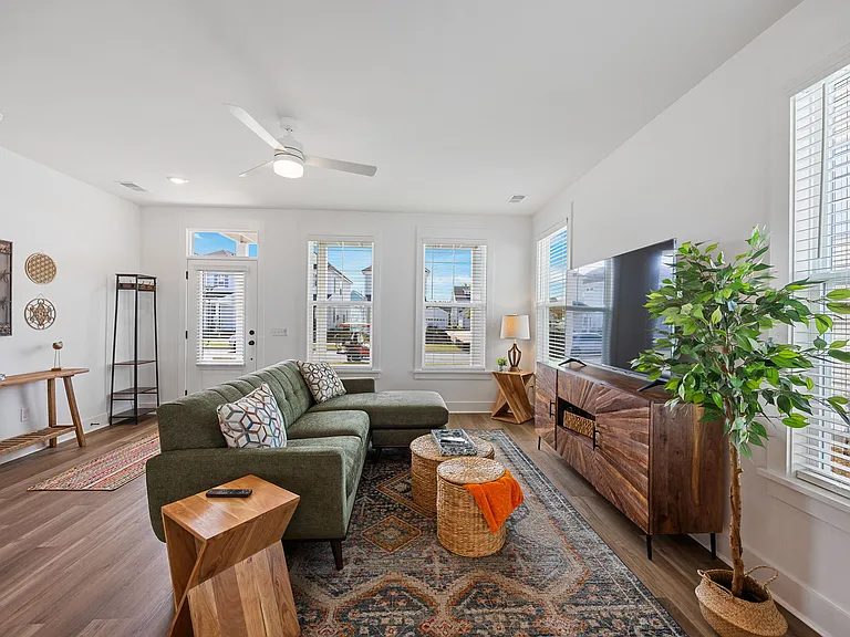 712 Rumbling Leaf Ln — Photo 8