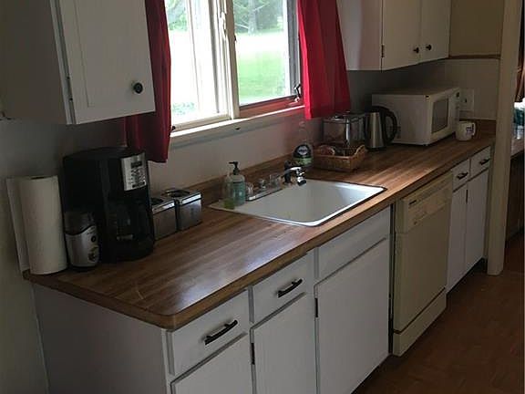 3rd image of 70 Woodline Dr