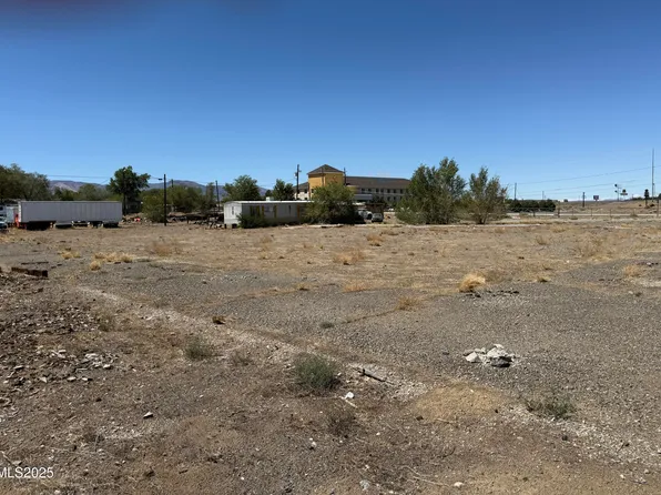 825 Mesa Dr, Fernley, NV 89408