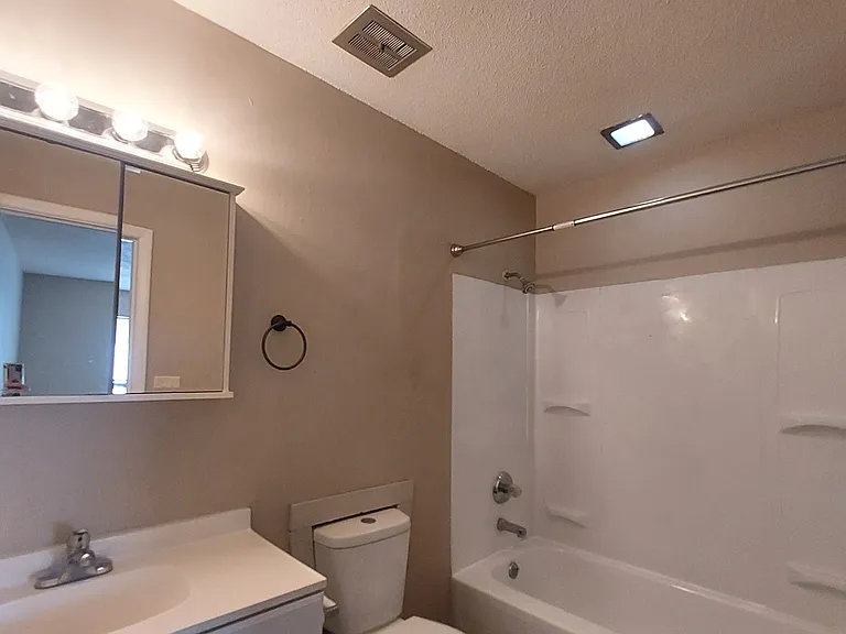 437 S 2nd St #B — Photo 5