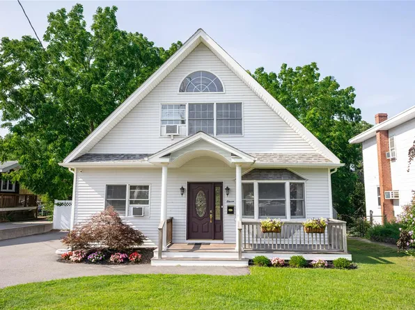 11 Purick Street, Blue Point, NY 11715