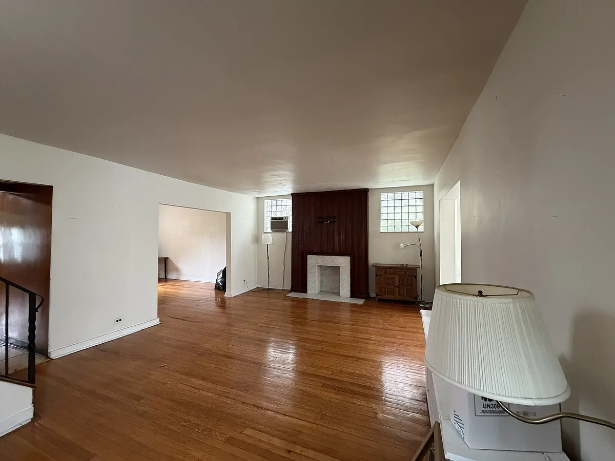 living room - 2304 Shady Ave
