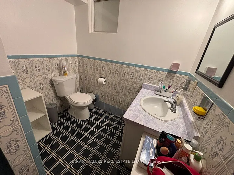 2379 Hensall St #LOWER — Photo 11