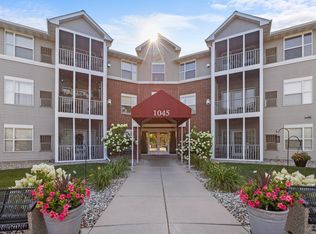 1045 Yellow Brick Rd #201, Chaska, MN 55318