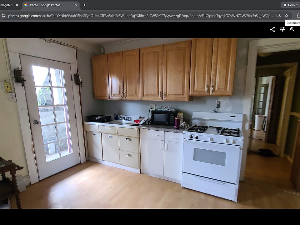 1st image of 28 Stuyvesant St