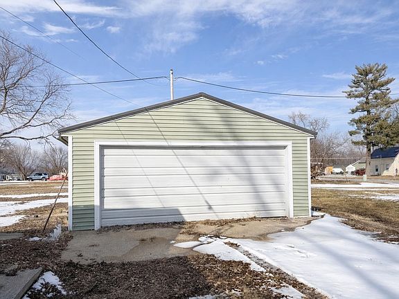 2nd image of 405 Grant St