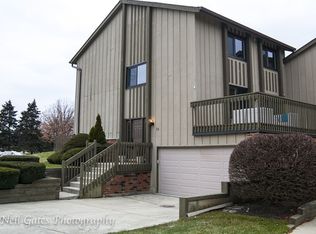 22 Lake Shore Dr, Willowbrook, IL 60527