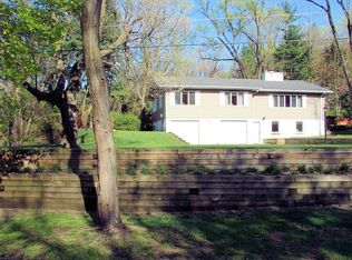 59 Ogden Rd, Ogden Dunes, IN 46368