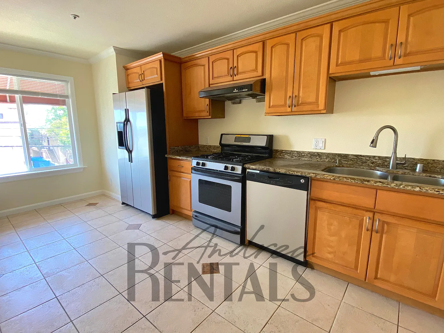 4 bed, $3,200 — Photo 4
