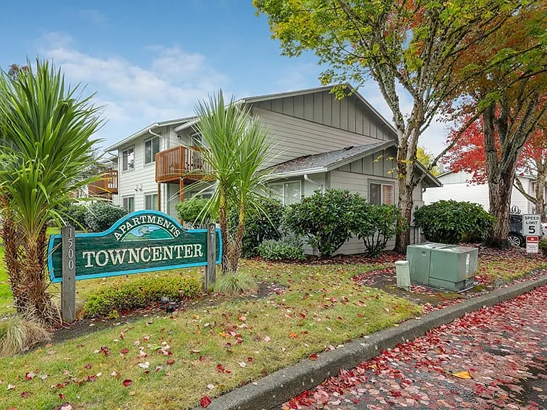 TOWNCENTER — Photo 1