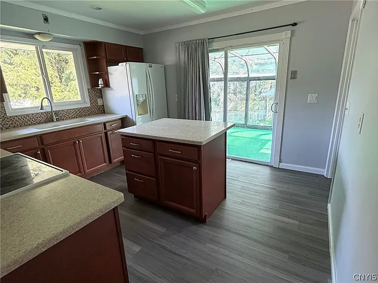 107 Hadley Dr — Photo 10