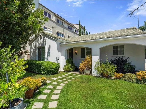 5646 Woodman Ave, Van Nuys, CA 91401