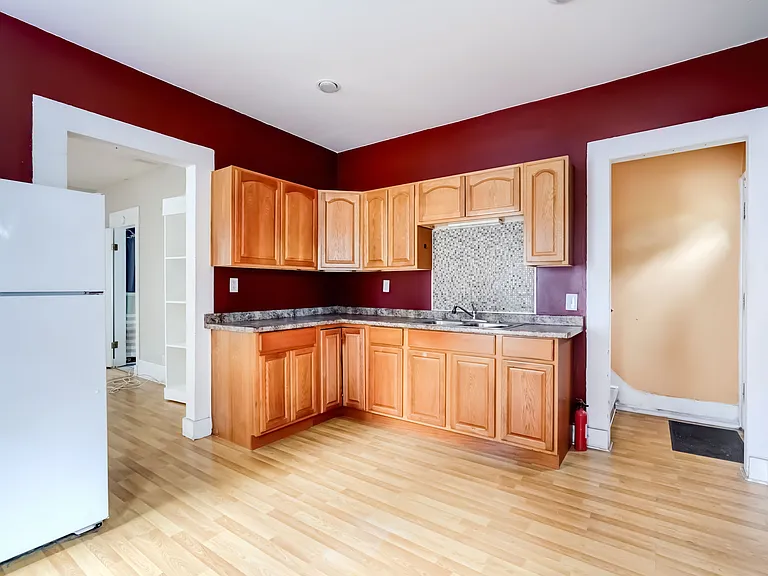 83 Sanford St #2 — Photo 2