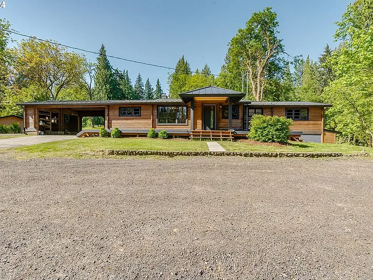 2607 NW Carty Rd — Photo 2