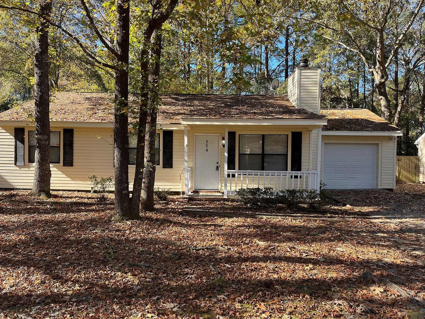 Charming 3 BR/2 BA Home in Crowfield Plantation — Photo 1