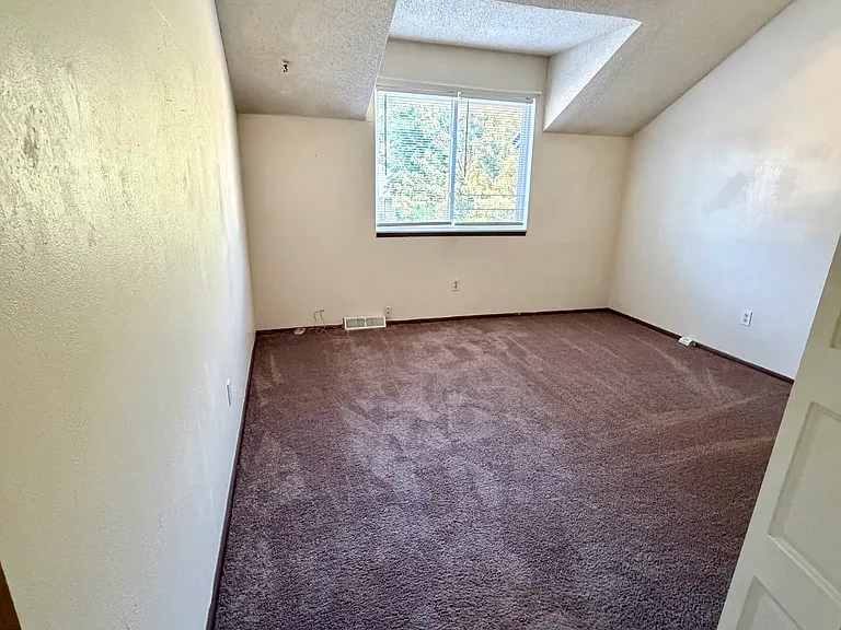 1212 Geneva Cir — Photo 7