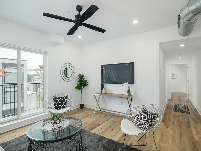 2621 W Oxford St #401 — Photo 11
